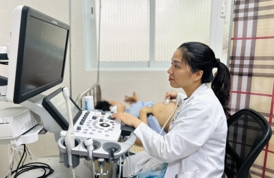 Bác sĩ BVSN tỉnh tăng cường công tác Lý Sơn mùa mưa bão